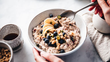 A bowl of oatmeal and fruits